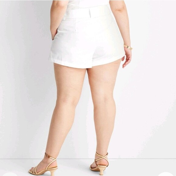 Future Collective with Jenee Naylor White High-Rise Belted Shorts NWT 30w 4X - Picture 4 of 5